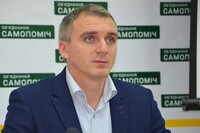 Вместо двух спецавто мэр Николаева купил для инвалидов обычный автобус