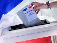 Соцопрос: названы имена фаворитов президентской гонки во Франции