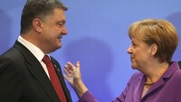 Порошенко сообщил Меркель о «новых реалиях» на Донбассе