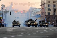 Военный парад ко Дню Независимости: нужны ли Украине внешние эффекты