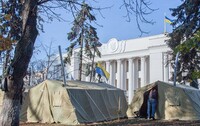 Под Радой разгоняют сторонников Саакашвили