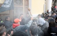 Канада и Британия осудили штурм Октябрьского дворца