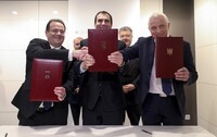 Порошенко подписал в Давосе соглашение о развитии ветроэнергетики в Украине